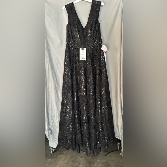 Mac Duggal 12413 NWT EMBROIDERED CAP SLEEVE A LINE DRESS - Picture 4 of 10